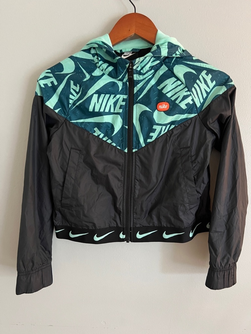 Nike Girls Windrunner Sportswear Jacket Large